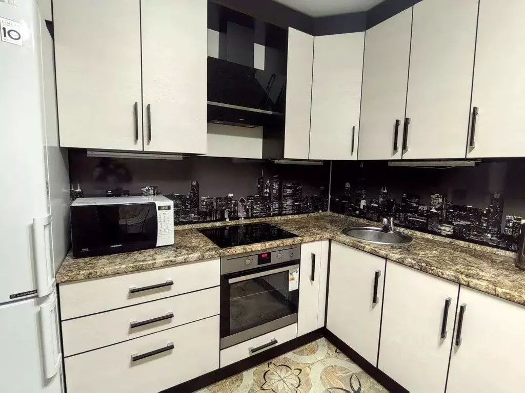 2-к кв. Белгородская область, Белгород Вокзальная ул., 26А (75.6 м) - Фото 1