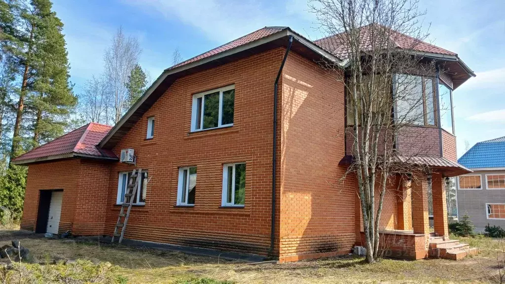 Дом в Ленинградская область, Тихвинское городское поселение, пос. ... - Фото 2