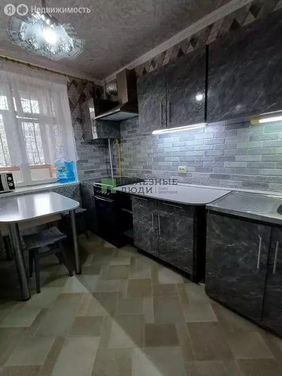 4-комнатная квартира: Евпатория, улица 9 Мая, 86 (76.8 м) - Фото 2