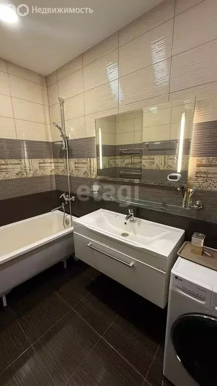 3-комнатная квартира: Хабаровск, Волочаевская улица, 87 (87.7 м) - Фото 0