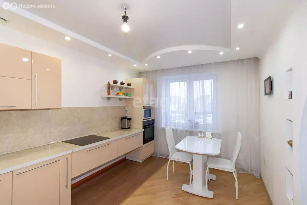 3-комнатная квартира: Тюмень, улица Жуковского, 88/1 (89.5 м) - Фото 0
