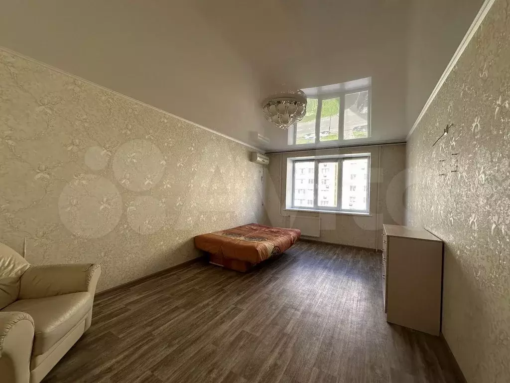 1-к. квартира, 38 м, 4/10 эт. - Фото 1
