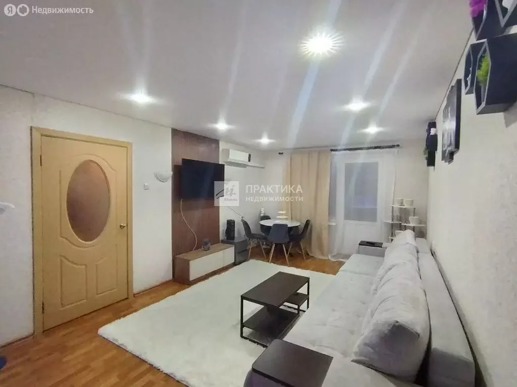 3-комнатная квартира: Нижнекамск, проспект Вахитова, 17 (61.7 м) - Фото 1