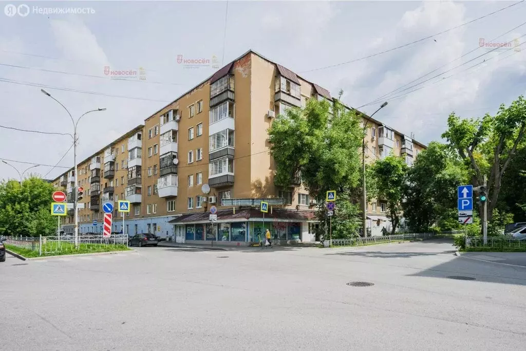 3-комнатная квартира: Екатеринбург, улица Бажова, 55 (62.2 м) - Фото 1