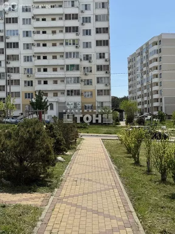 2-комнатная квартира: Геленджик, улица Маршала Жукова, 1к2 (62.5 м) - Фото 1