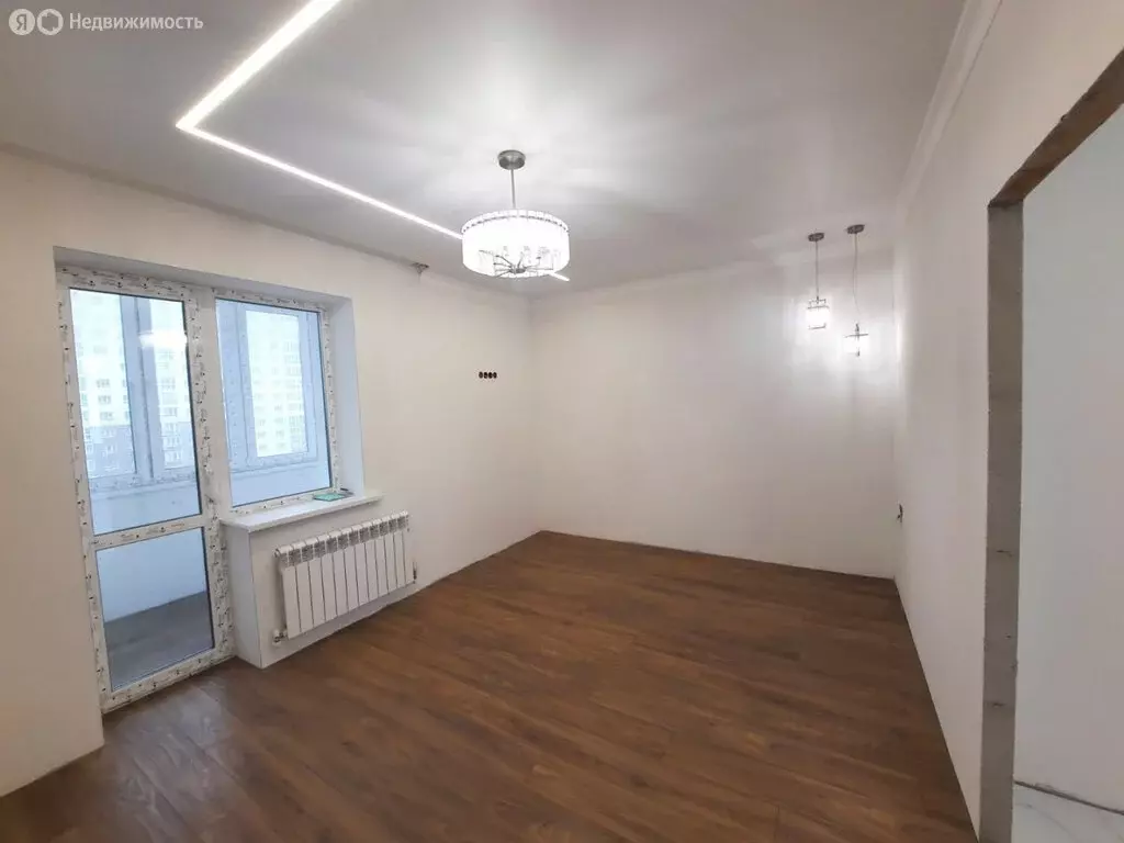 2-комнатная квартира: Брянск, улица имени А.Ф. Войстроченко, 8 (60 м) - Фото 0