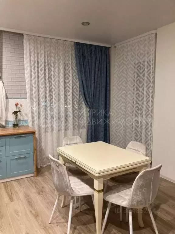 2-к кв. Тюменская область, Тюмень ул. Федюнинского, 64 (72.8 м) - Фото 1