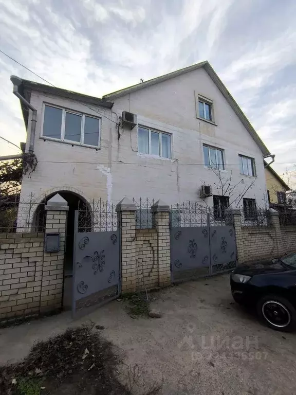 Дом в Астраханская область, Астрахань Сосновая ул., 5 (360 м) - Фото 1