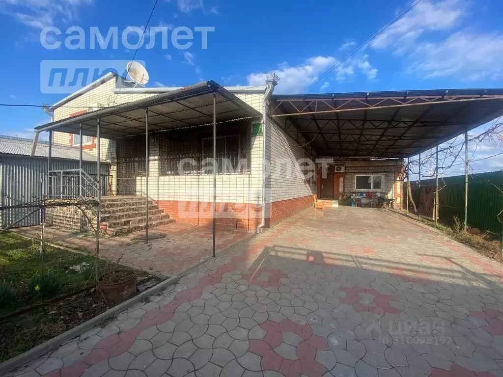 Дом в Краснодарский край, Кореновск ул. Калинина (270 м) - Фото 0