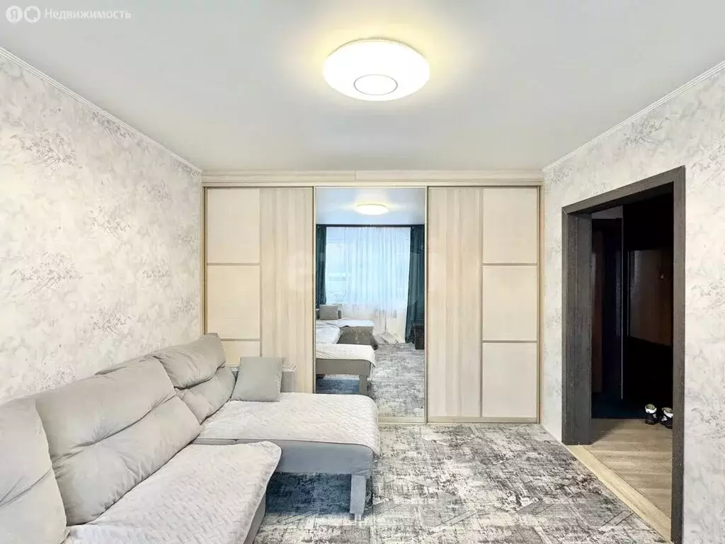 3-комнатная квартира: Тюмень, улица Ю.-Р.Г. Эрвье, 26 (64.7 м) - Фото 2