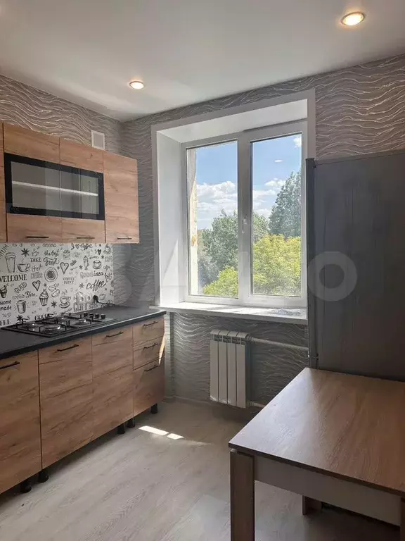 2-к. квартира, 46 м, 5/5 эт. - Фото 0