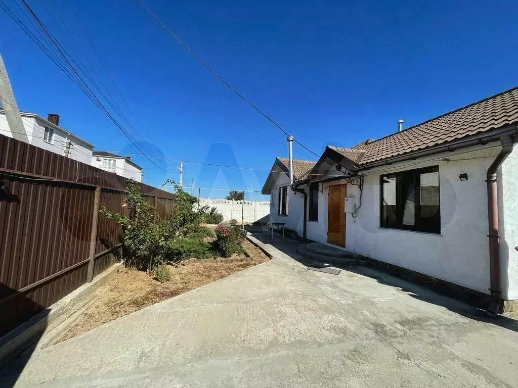 Дом в Крым, Бахчисарайский район, с. Угловое ул. Гунько, 77 (77 м) - Фото 1