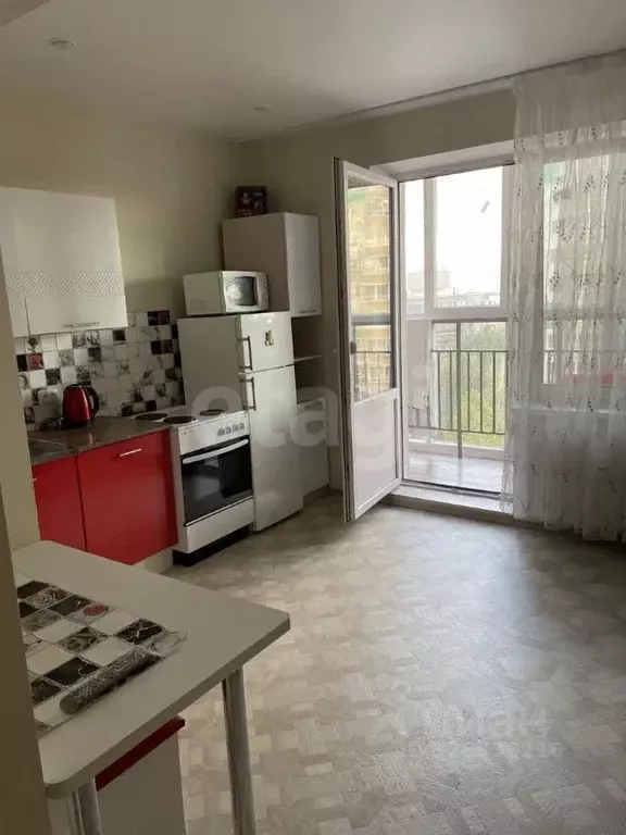 Студия Тюменская область, Тюмень ул. Парада Победы, 7 (33.0 м) - Фото 1