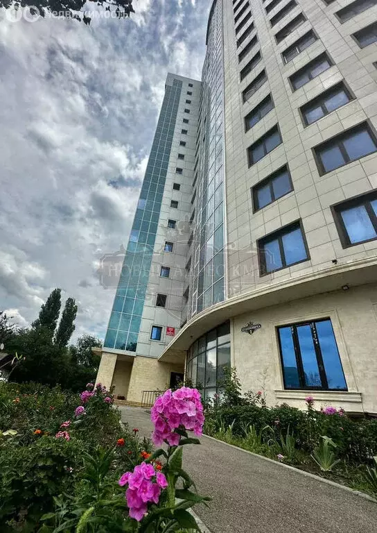 1-комнатная квартира: Пятигорск, улица Бунимовича, 1 (68 м) - Фото 1