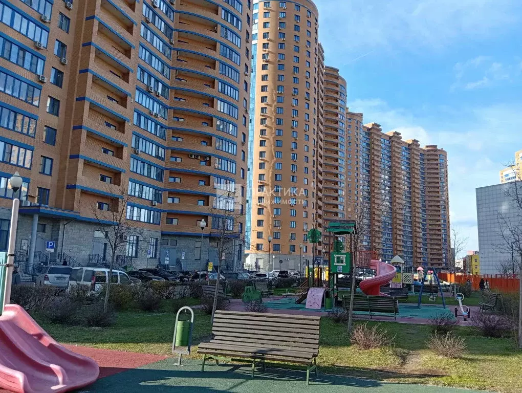 Продается 4-комнатная квартира - Фото 2