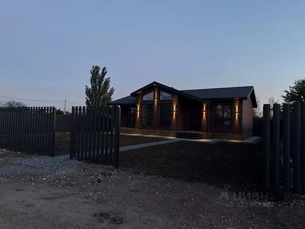 Дом в Краснодарский край, Ейское городское поселение, пос. Морской  ... - Фото 1