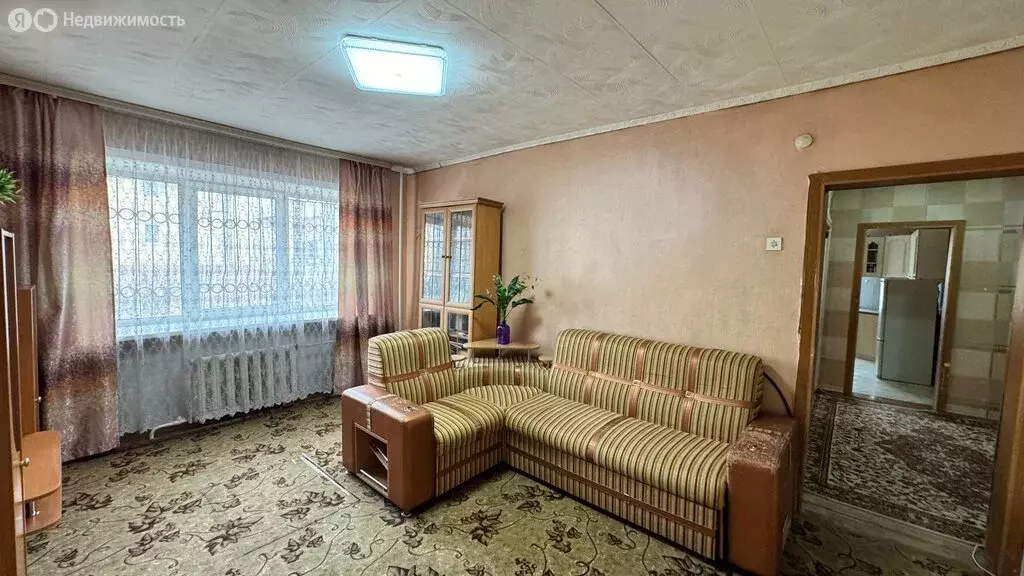 3-комнатная квартира: Усолье-Сибирское, улица Богдана Хмельницкого, 10 ... - Фото 1