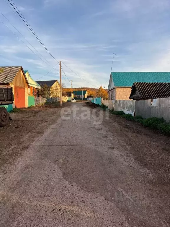 Участок в Башкортостан, Ишимбайский район, с. Урман-Бишкадак ул. ... - Фото 1