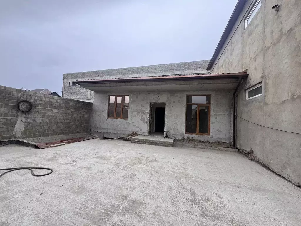 Дом в Дагестан, Каспийск Октябрьская ул., 1 (310 м) - Фото 1