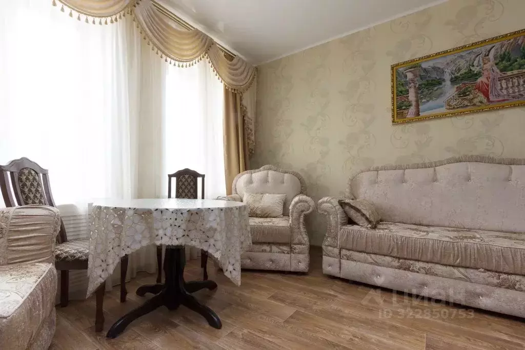 2-к кв. Астраханская область, Астрахань пл. Ленина, 4 (54.0 м) - Фото 2