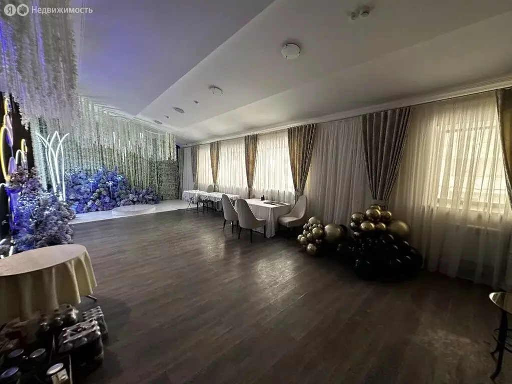 Торговая площадь (761.7 м) - Фото 1