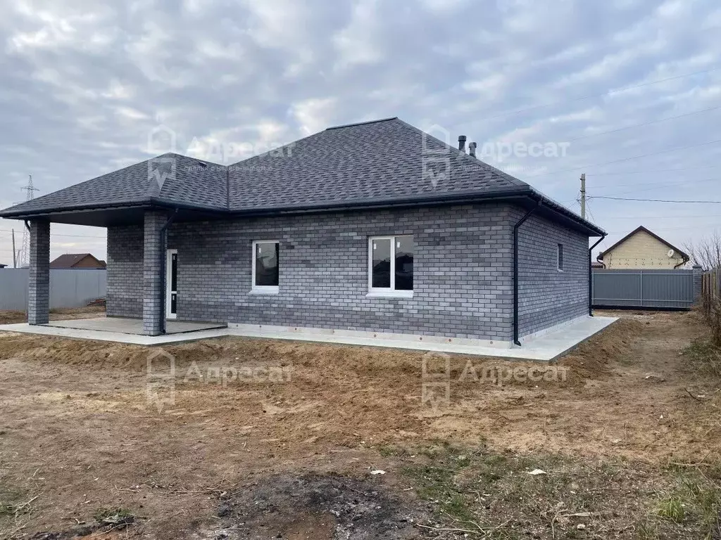 Дом в Волгоградская область, Средняя Ахтуба городское поселение, ... - Фото 1