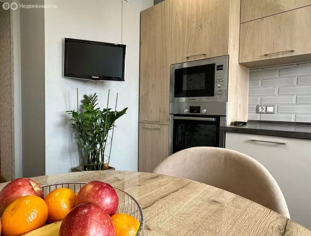 2-комнатная квартира: Екатеринбург, улица Краснолесья, 16к2 (61 м) - Фото 0