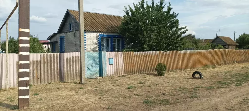 Дом в Волгоградская область, Быковский район, Верхнебалыклейское ... - Фото 0