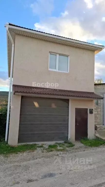 Таунхаус в Крым, Феодосия ул. Челнокова (100 м) - Фото 1