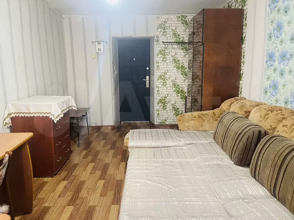 Комната 17,2 м в 6-к., 2/4 эт. - Фото 1