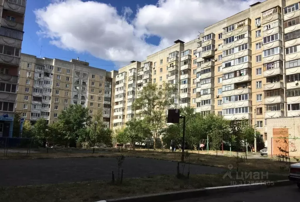 3-к кв. Белгородская область, Белгород ул. Есенина, 16 (70.8 м) - Фото 0