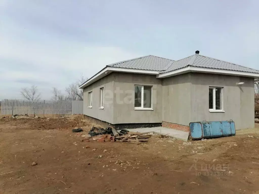 Дом в Саратовская область, Энгельс муниципальное образование, ... - Фото 1