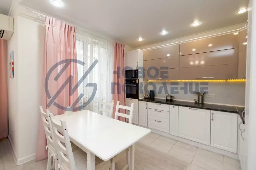 3-к кв. Омская область, Омск ул. Крупской, 13/3 (90.2 м) - Фото 1