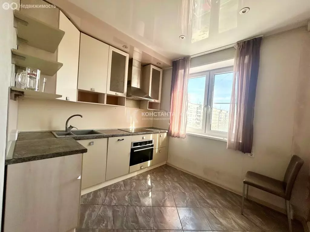 4-комнатная квартира: Челябинск, улица Братьев Кашириных, 105 (73.4 м) - Фото 1