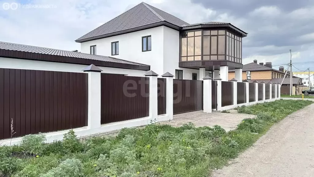 Дом в Стерлитамак, улица Владимира Секина (242.5 м) - Фото 1