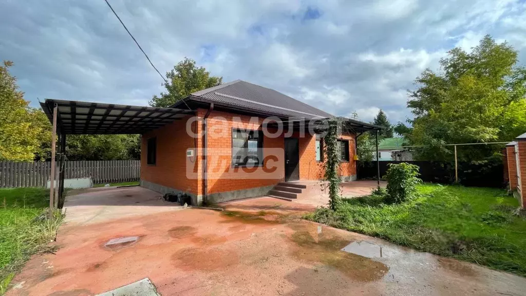 Дом в Краснодарский край, Динская ст-ца пл. Фонтанная (115 м) - Фото 1