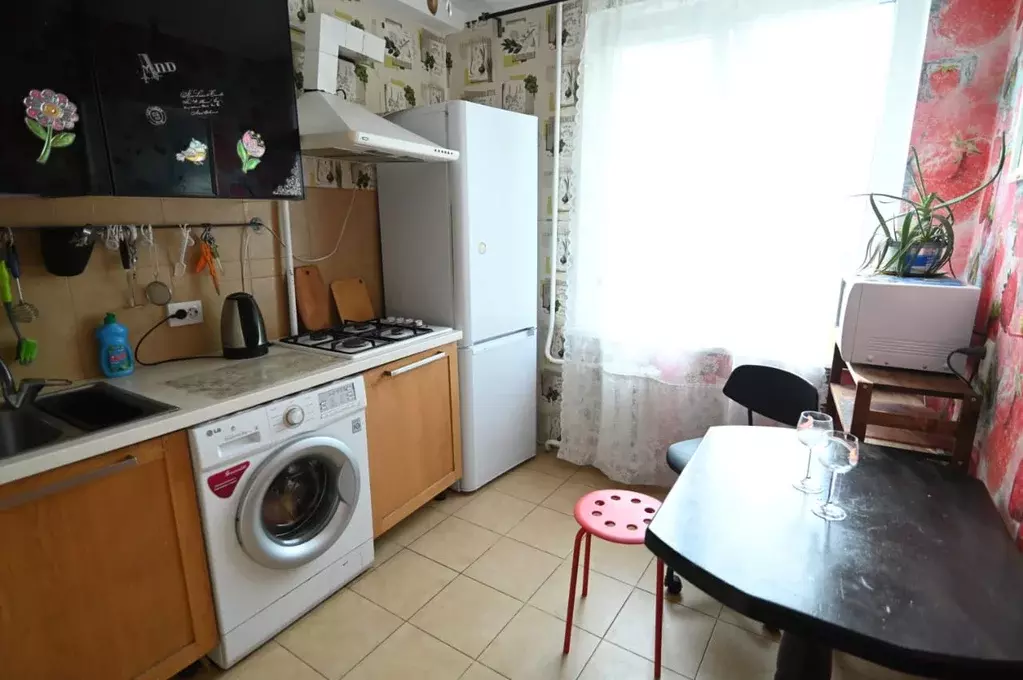 Продаётся 4-к квартира, 60 м - Фото 1