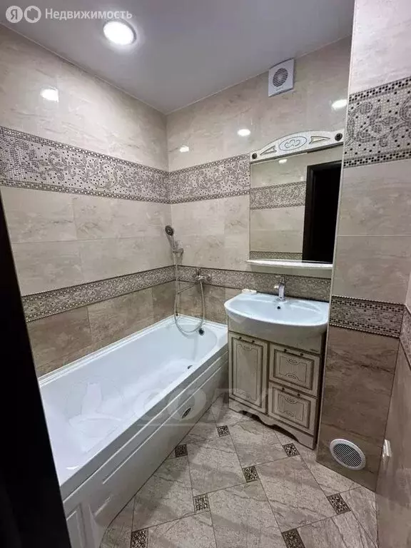 3-комнатная квартира: Махачкала, улица Каммаева, 18А (70 м) - Фото 1