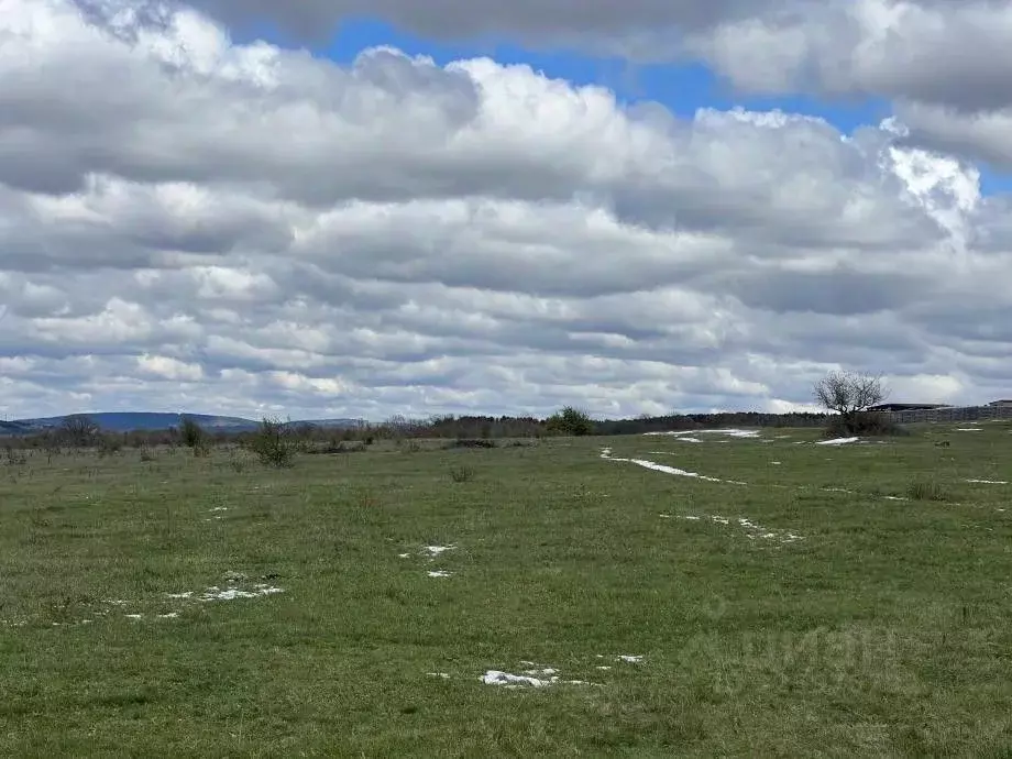 Участок в Крым, Симферопольский район, Перовское с/пос, с. ... - Фото 1