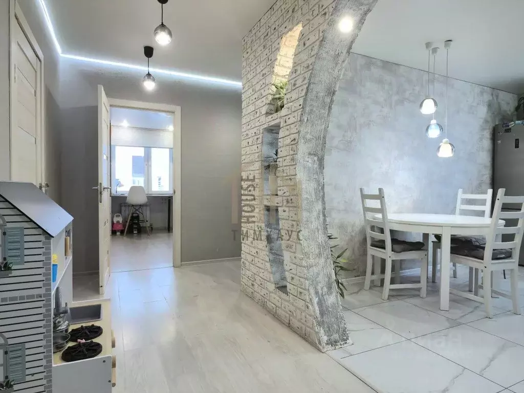 2-к кв. Омская область, Омск бул. М.М. Кузьмина, 23 (58.6 м) - Фото 1