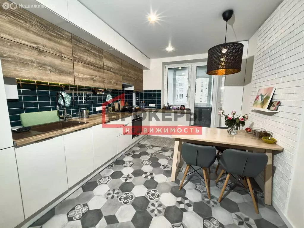 3-комнатная квартира: Севастополь, улица Астана Кесаева, 16 (75.8 м) - Фото 1