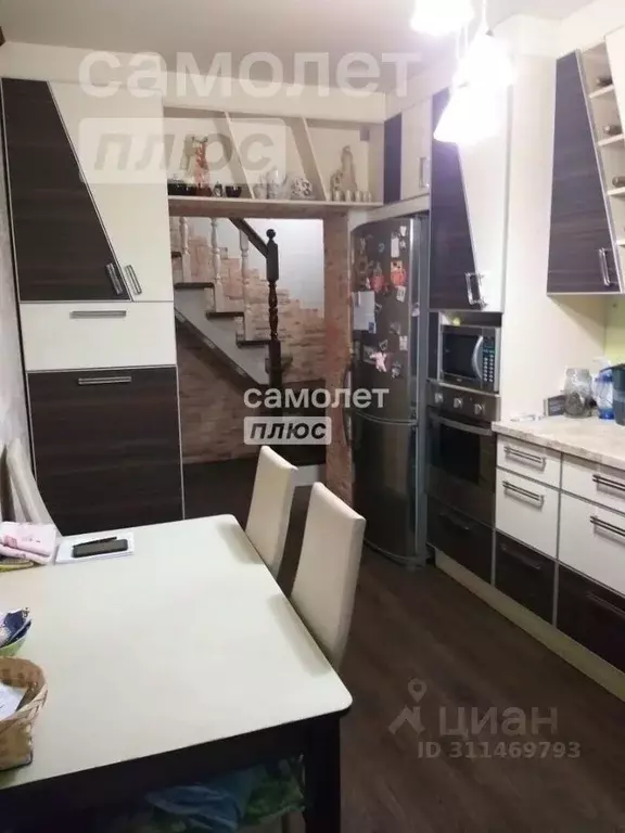 Дом в Омская область, Омск ул. Димитрова, 33 (200 м) - Фото 1