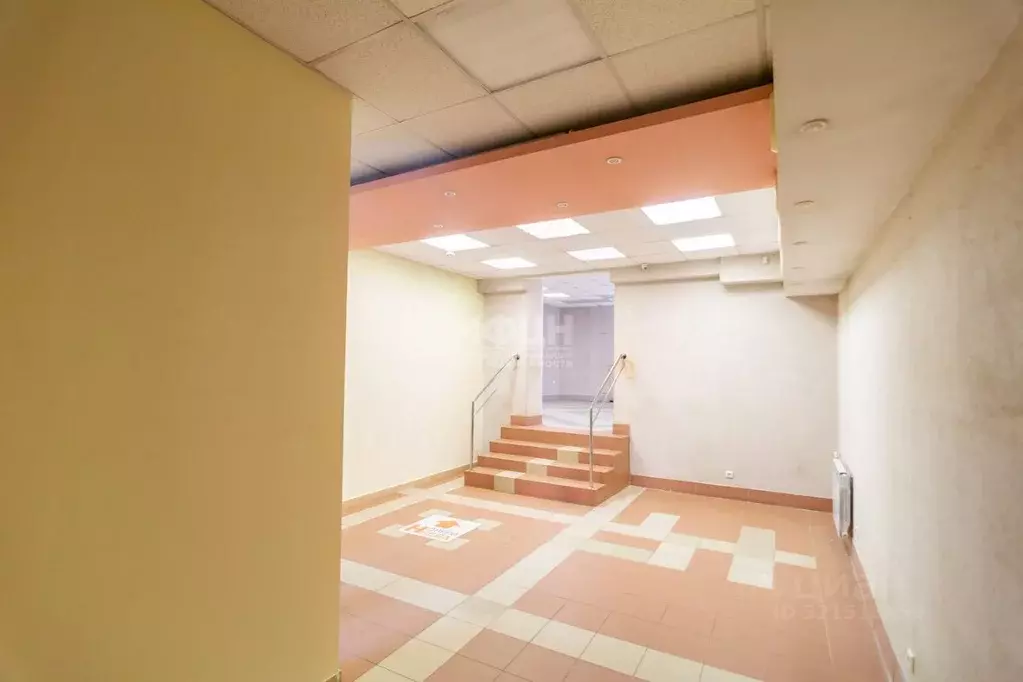 Помещение свободного назначения в Карелия, Петрозаводск просп. ... - Фото 1