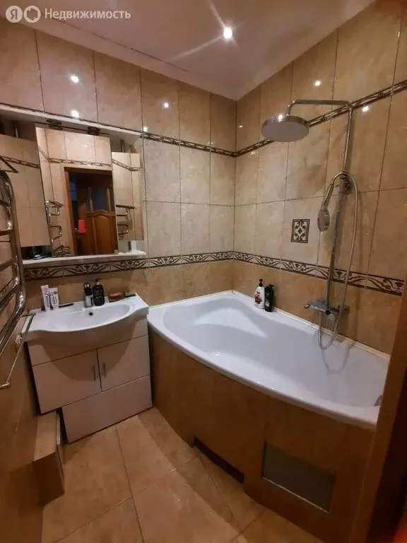 3-комнатная квартира: Калининград, улица Ульяны Громовой, 77 (62.9 м) - Фото 1