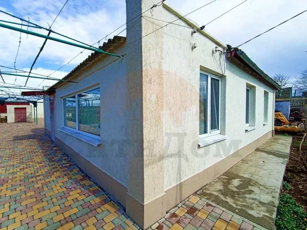 Дом в Крым, Сакский район, с. Геройское ул. Мира (70 м) - Фото 1