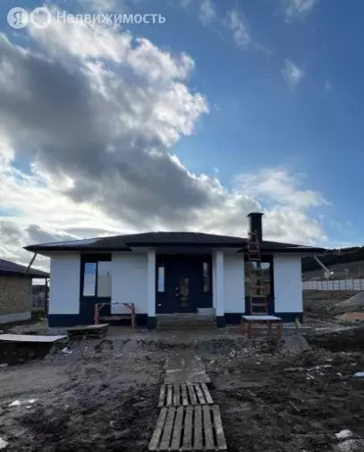 Дом в Трудовское сельское поселение, село Строгоновка, улица Армут, 6 ... - Фото 1