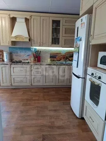 Дом 200 м на участке 9 га - Фото 0