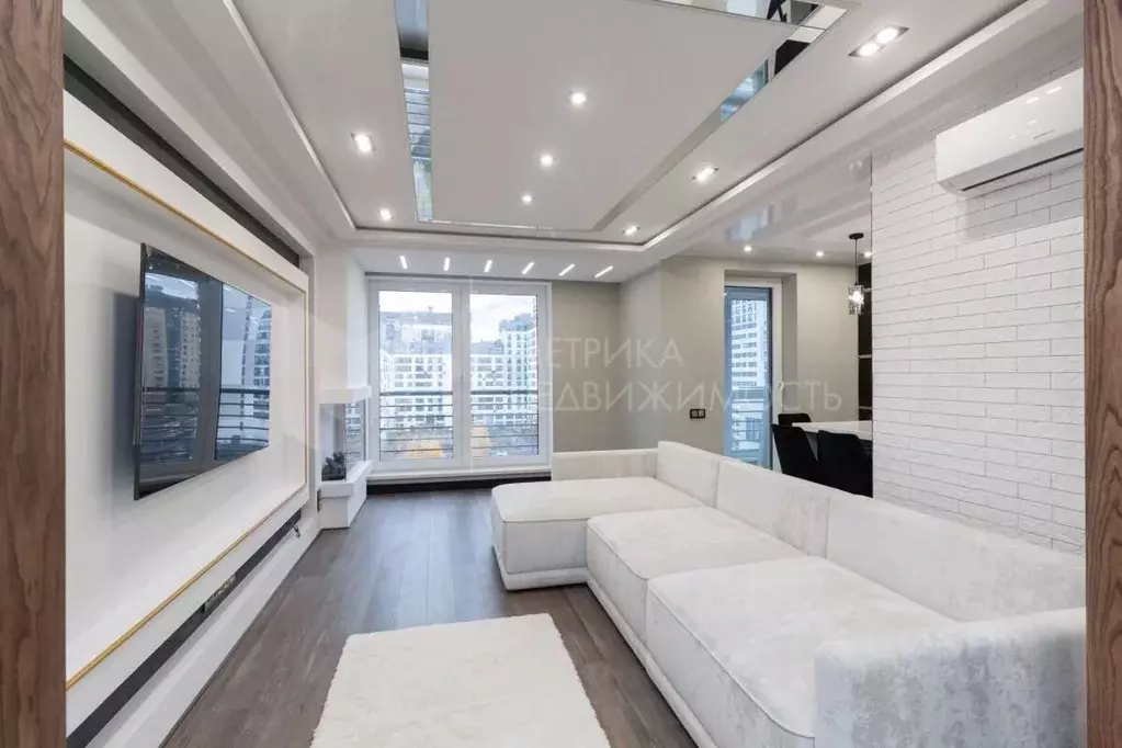 3-к кв. Тюменская область, Тюмень ул. 50 лет Октября, 57Б (82.5 м) - Фото 2