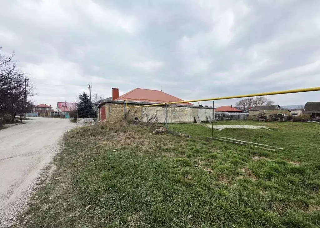 Участок в Крым, Симферопольский район, Чистенское с/пос, с. ... - Фото 2