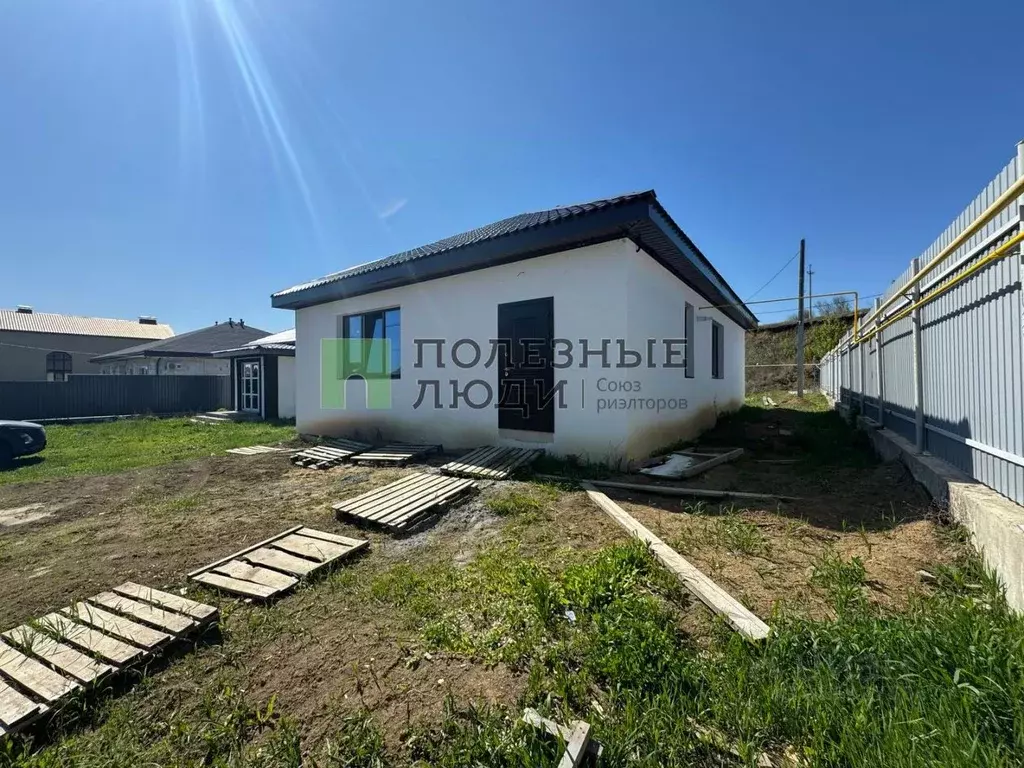 Дом в Саратовская область, Саратов Крайняя ул., 192 (100 м) - Фото 1